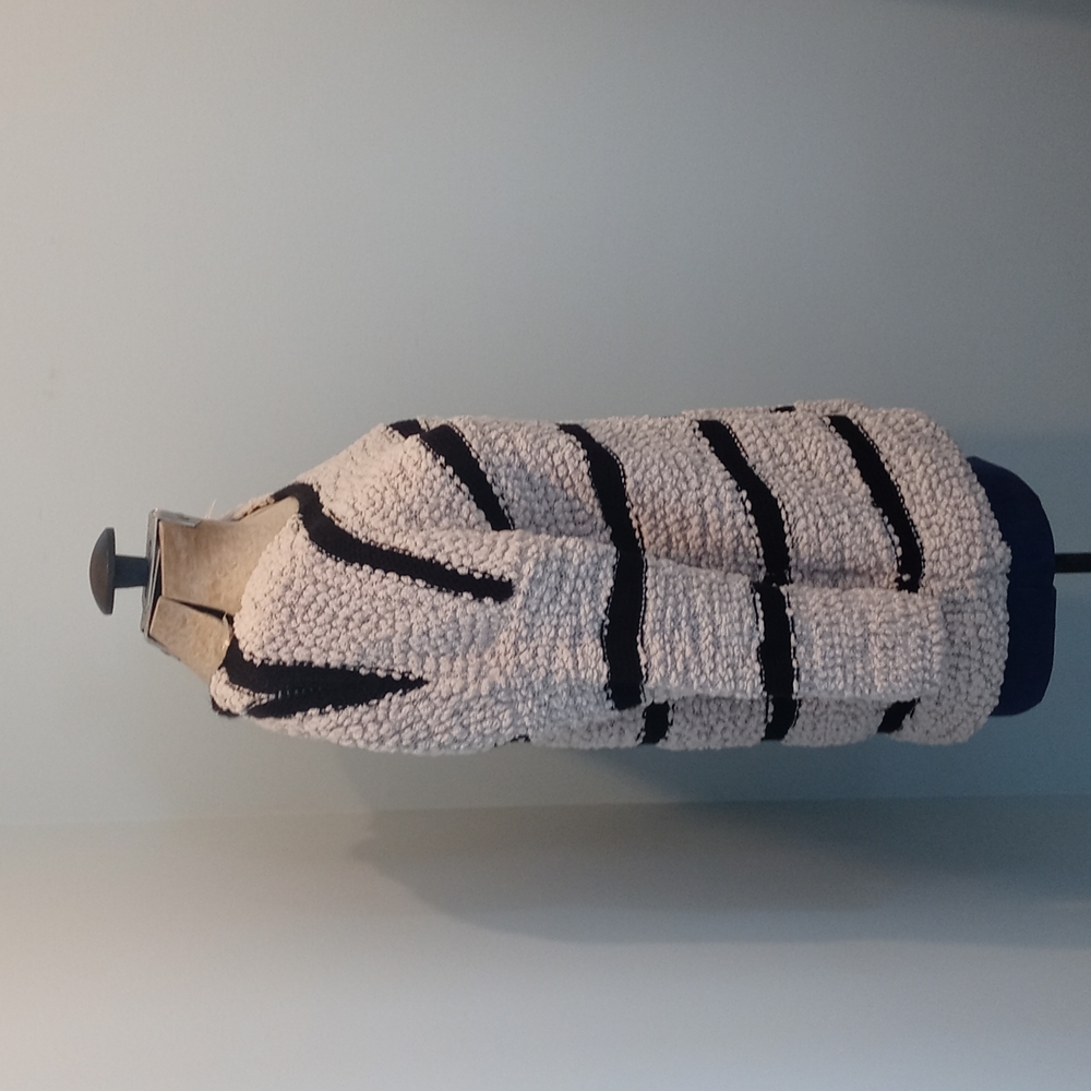 Fleece sweater large nwt size large cream and black color - Picture 5 of 5